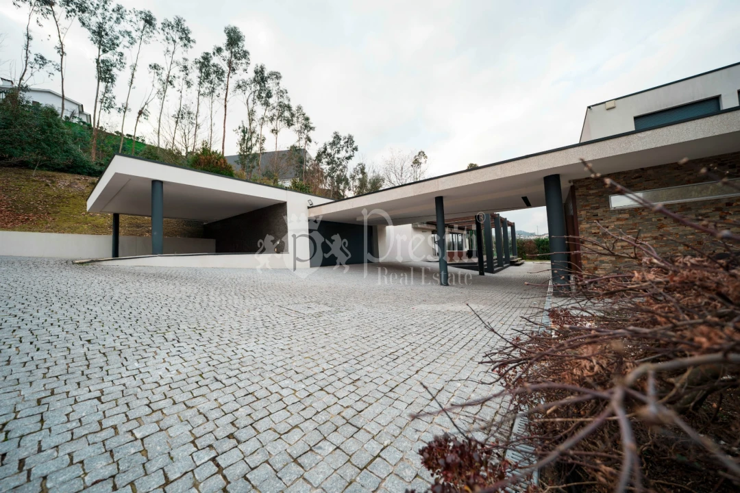 Moradia T4 para Venda em Aldão Foto 44