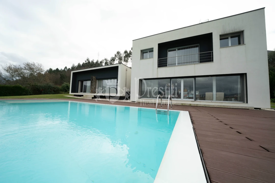 Moradia T4 para Venda em Aldão Foto 8