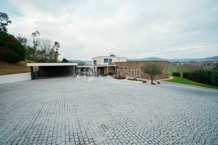 Moradia T4 para Venda em Aldão Foto 3