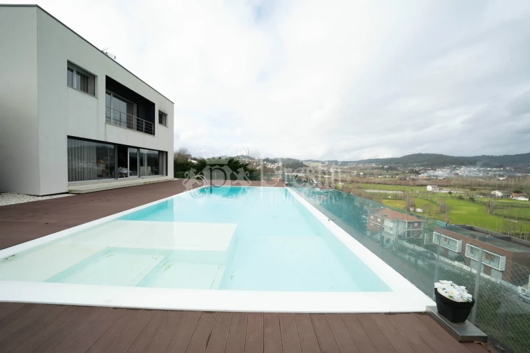 Moradia T4 para Venda em Aldão Foto 10