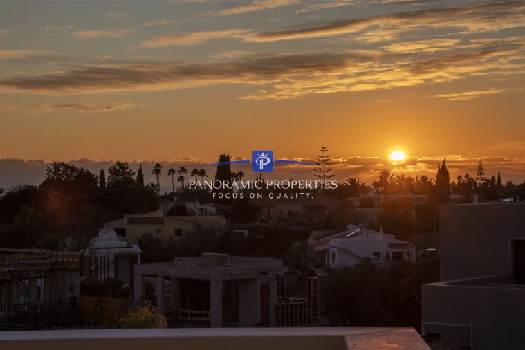 Moradia T4 para Venda em Lagoa e Carvoeiro Foto 4