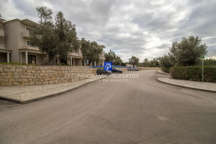 Apartamento T0 para Venda em Estômbar e Parchal Foto 30