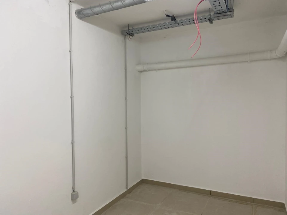 Loja para Arrendamento em Viseu Foto 8