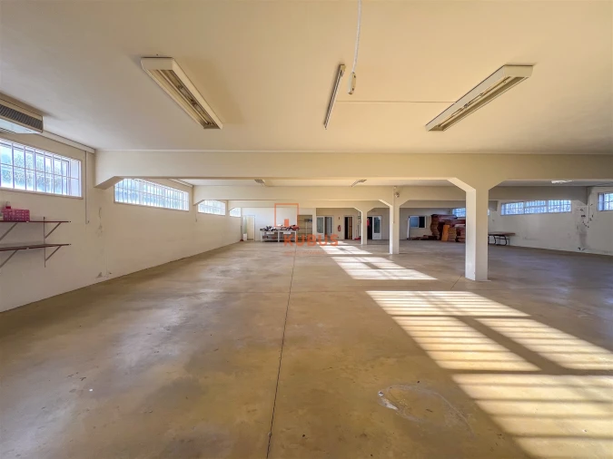 Armazém para Arrendamento em Minde Foto 2