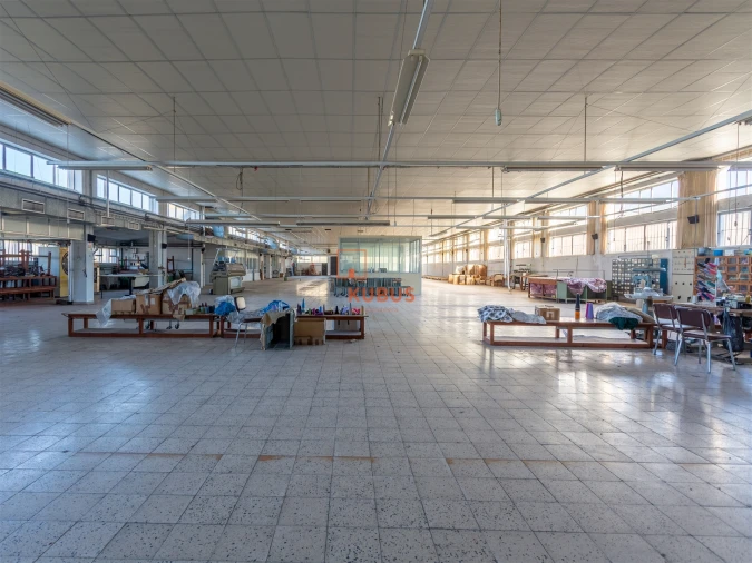 Armazém para Arrendamento em Minde