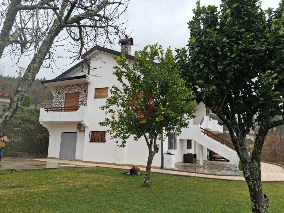 Moradia T5 para Venda em Merufe Foto 1