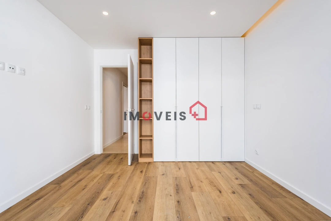 Moradia T4 para Venda em Milagres Foto 11