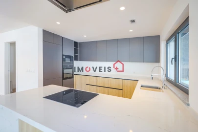 Moradia T4 para Venda em Milagres