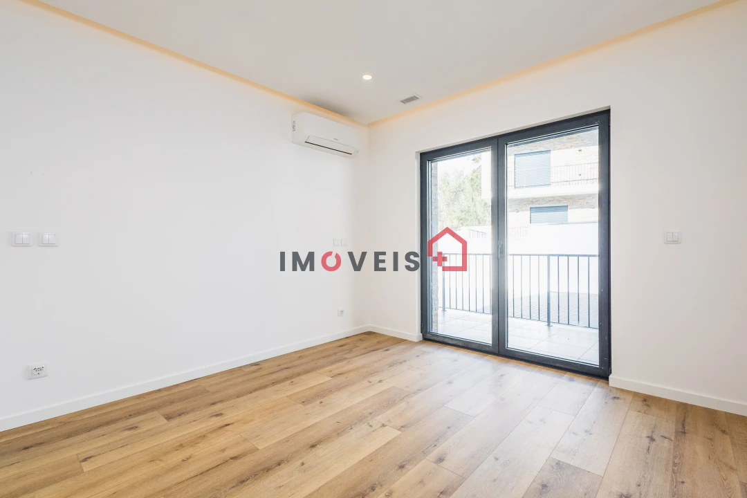 Moradia T4 para Venda em Milagres Foto 12