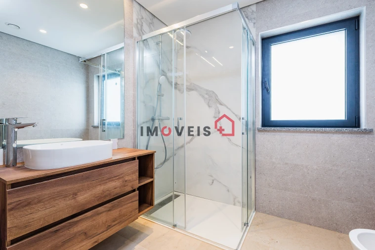 Moradia T4 para Venda em Milagres Foto 13