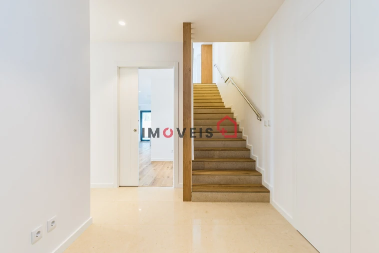 Moradia T4 para Venda em Milagres Foto 14