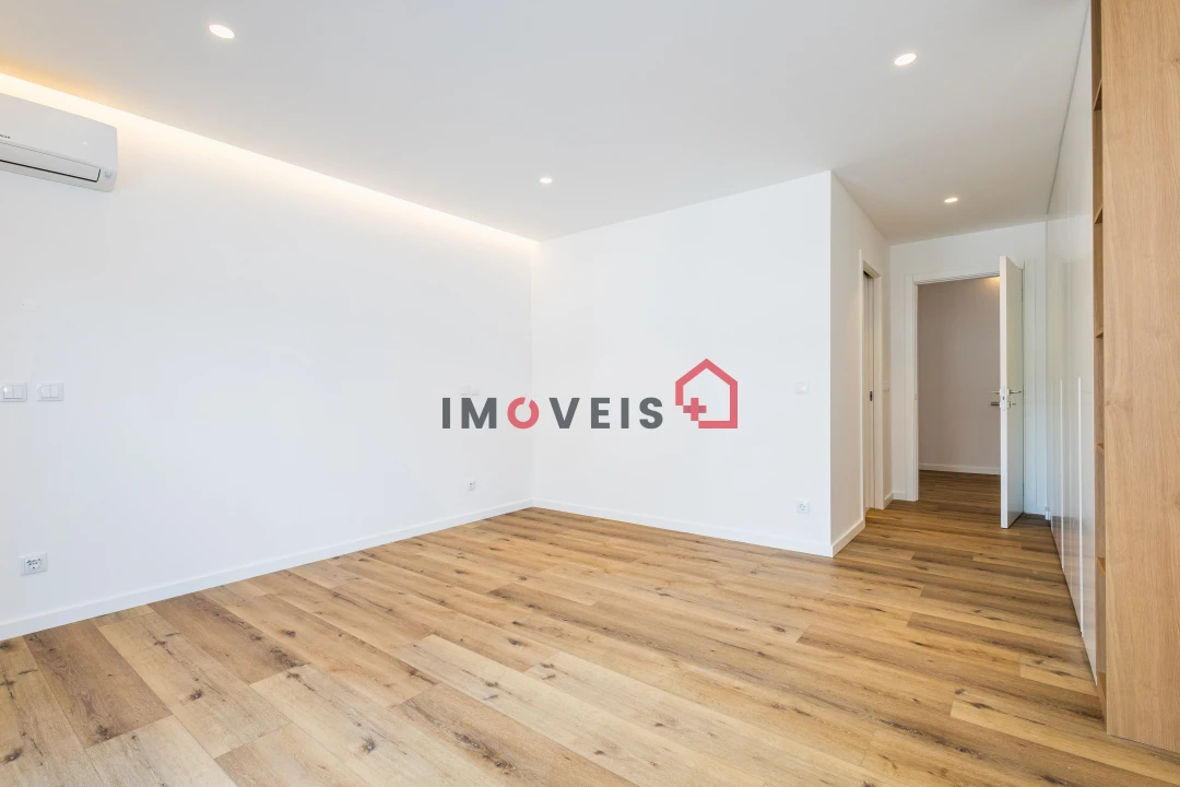 Moradia T4 para Venda em Milagres Foto 17