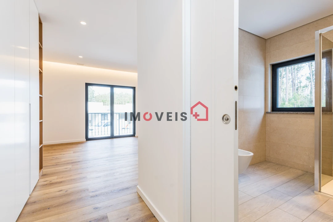 Moradia T4 para Venda em Milagres Foto 16