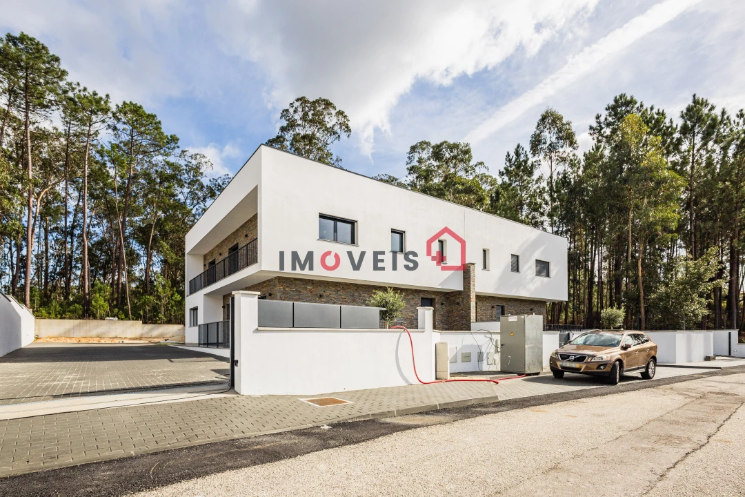 Moradia T4 para Venda em Milagres Foto 1