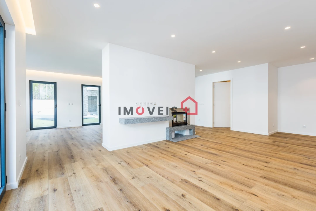 Moradia T4 para Venda em Milagres Foto 3