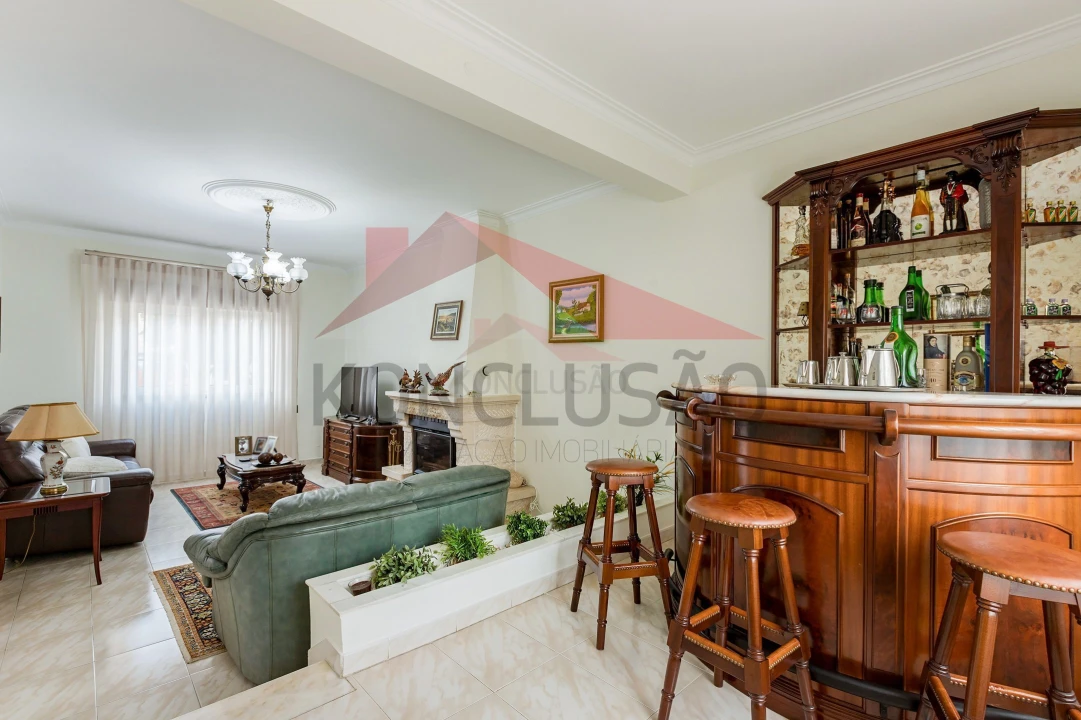 Moradia T4 para Venda em Santa Iria de Azoia, São João da Talha e Bobadela Foto 9