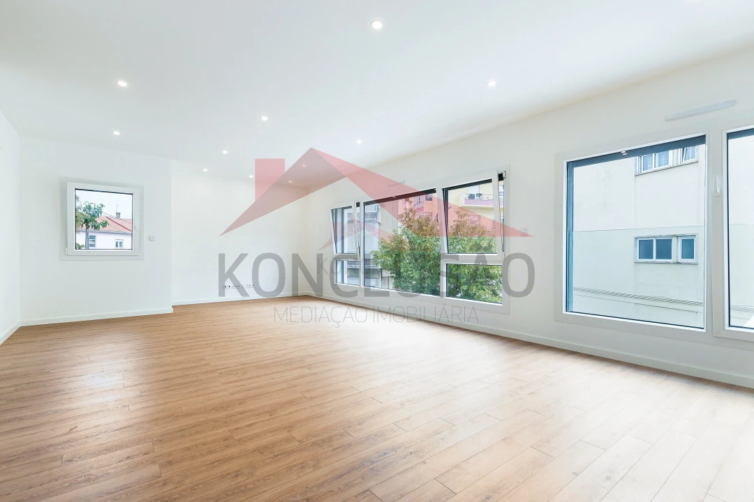 Moradia T4 para Venda em Santa Iria de Azoia, São João da Talha e Bobadela Foto 3