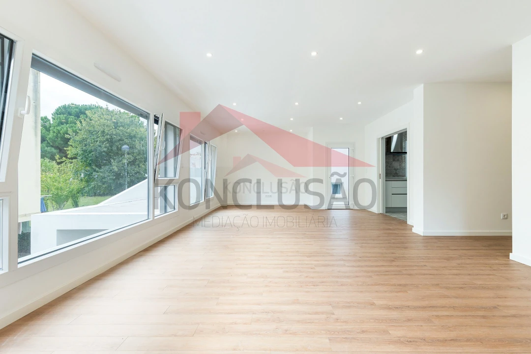 Moradia T4 para Venda em Santa Iria de Azoia, São João da Talha e Bobadela Foto 4