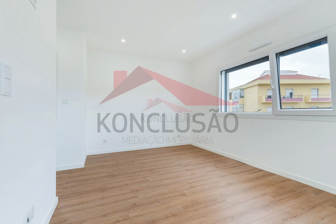 Moradia T4 para Venda em Santa Iria de Azoia, São João da Talha e Bobadela Foto 15