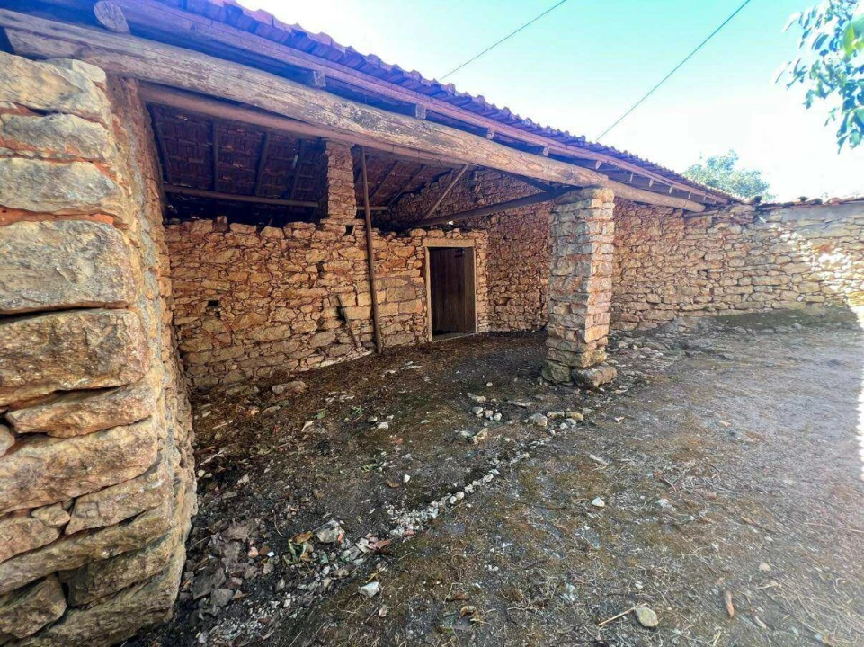 Moradia T0 para Venda em Chãos Foto 2