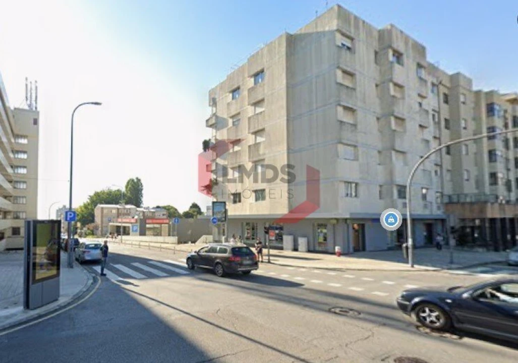 Loja para Arrendamento em Paranhos Foto 1