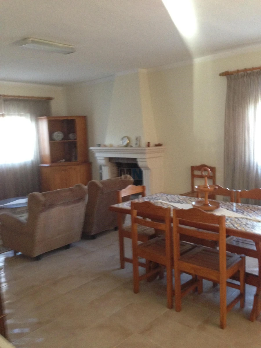 Moradia T3 para Venda em Almalagues Foto 8