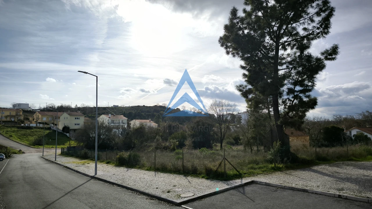 Terreno para Venda em São João Baptista e Santa Maria dos Olivais Foto 6