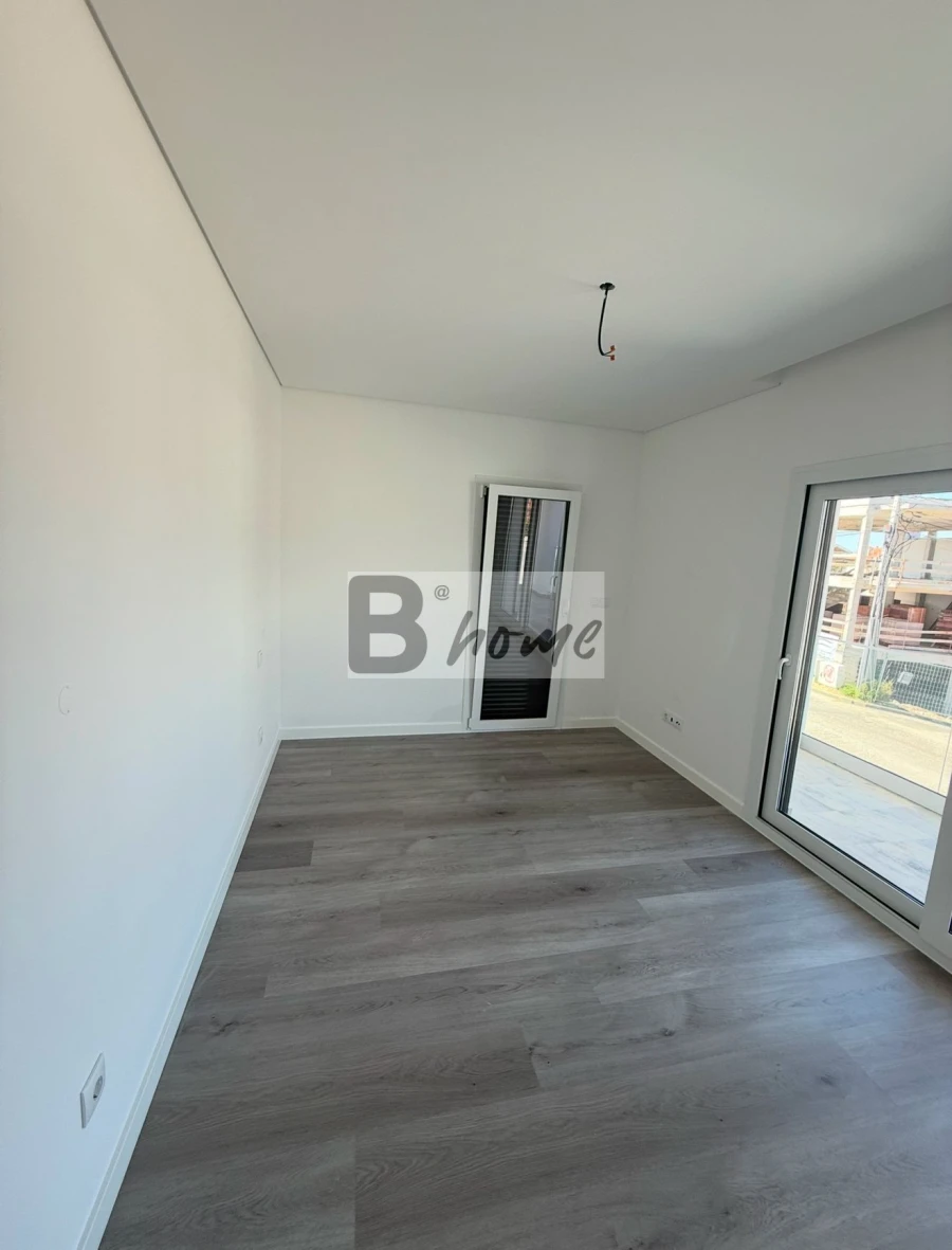 Apartamento T2 para Venda em Corroios Foto 5