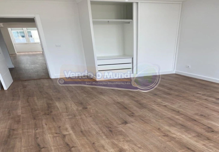 Apartamento T2 para Venda em Venteira Foto 5