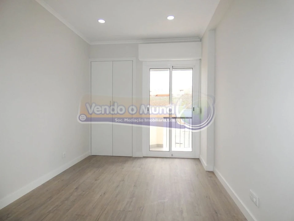 Apartamento T2 para Venda em Venteira Foto 8