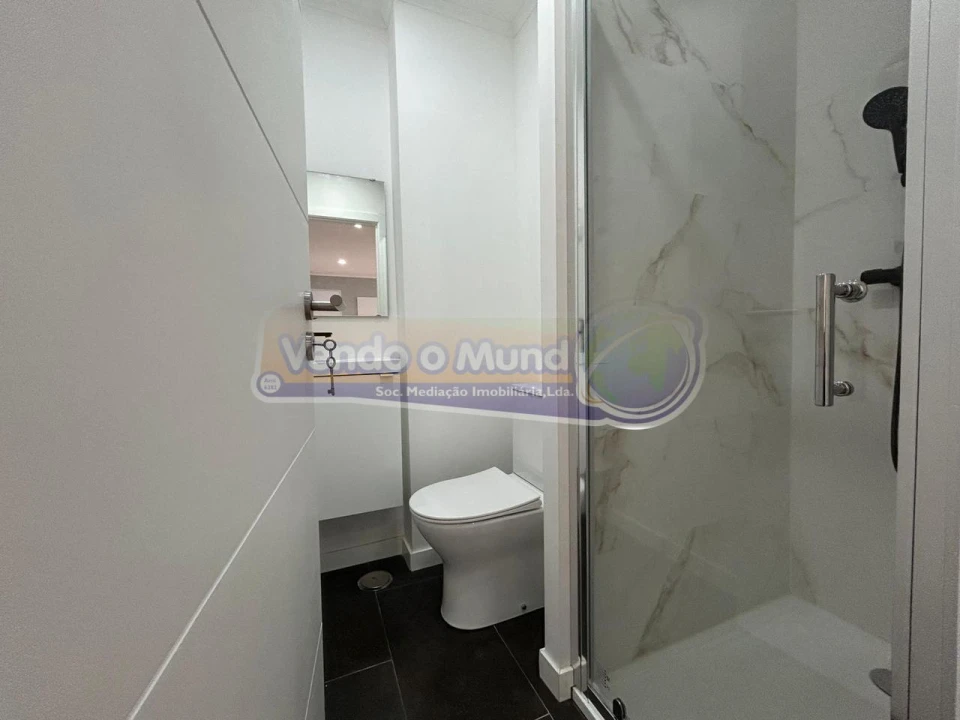 Apartamento T4 para Venda em Águas Livres Foto 8