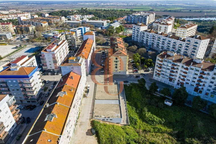 Garagem para Arrendamento em Marvila, Ribeira Santarém, São Salvador, São Nicolau Foto 4