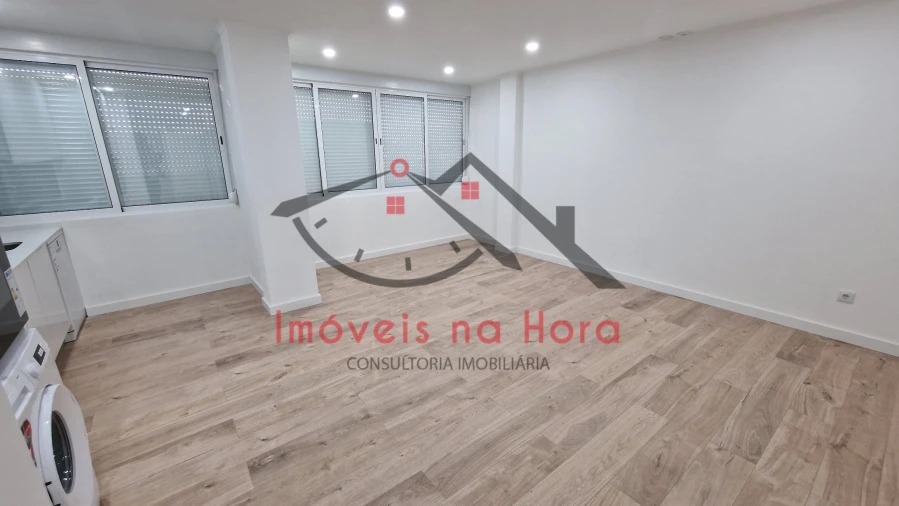 Apartamento T4 para Venda em Águas Livres Foto 2