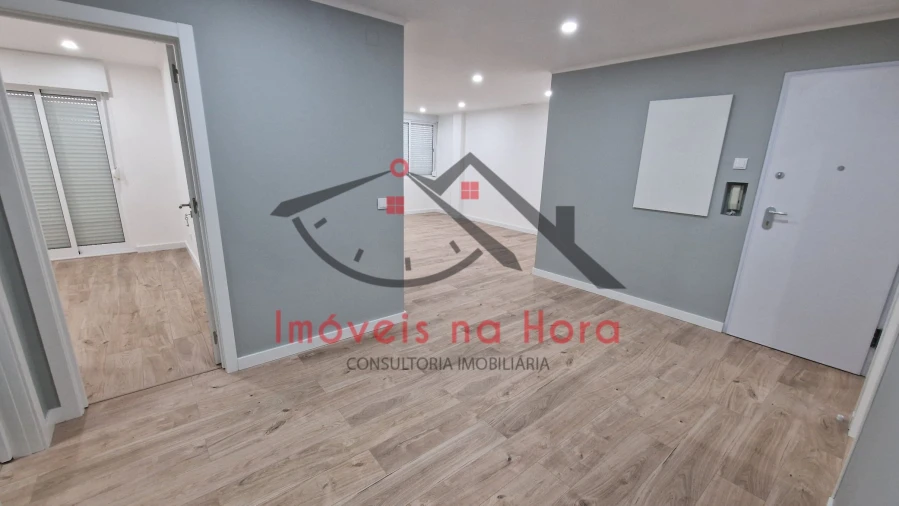 Apartamento T4 para Venda em Águas Livres Foto 11