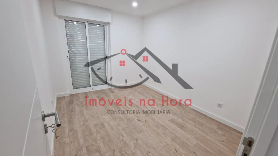 Apartamento T4 para Venda em Águas Livres Foto 20