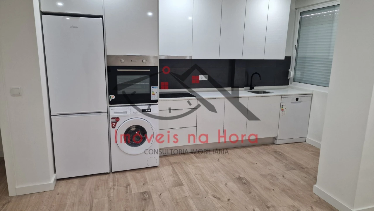 Apartamento T4 para Venda em Águas Livres Foto 1