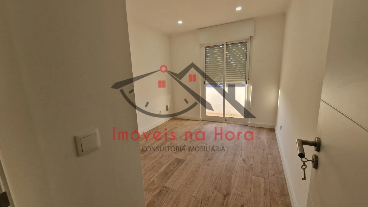 Apartamento T4 para Venda em Águas Livres Foto 12