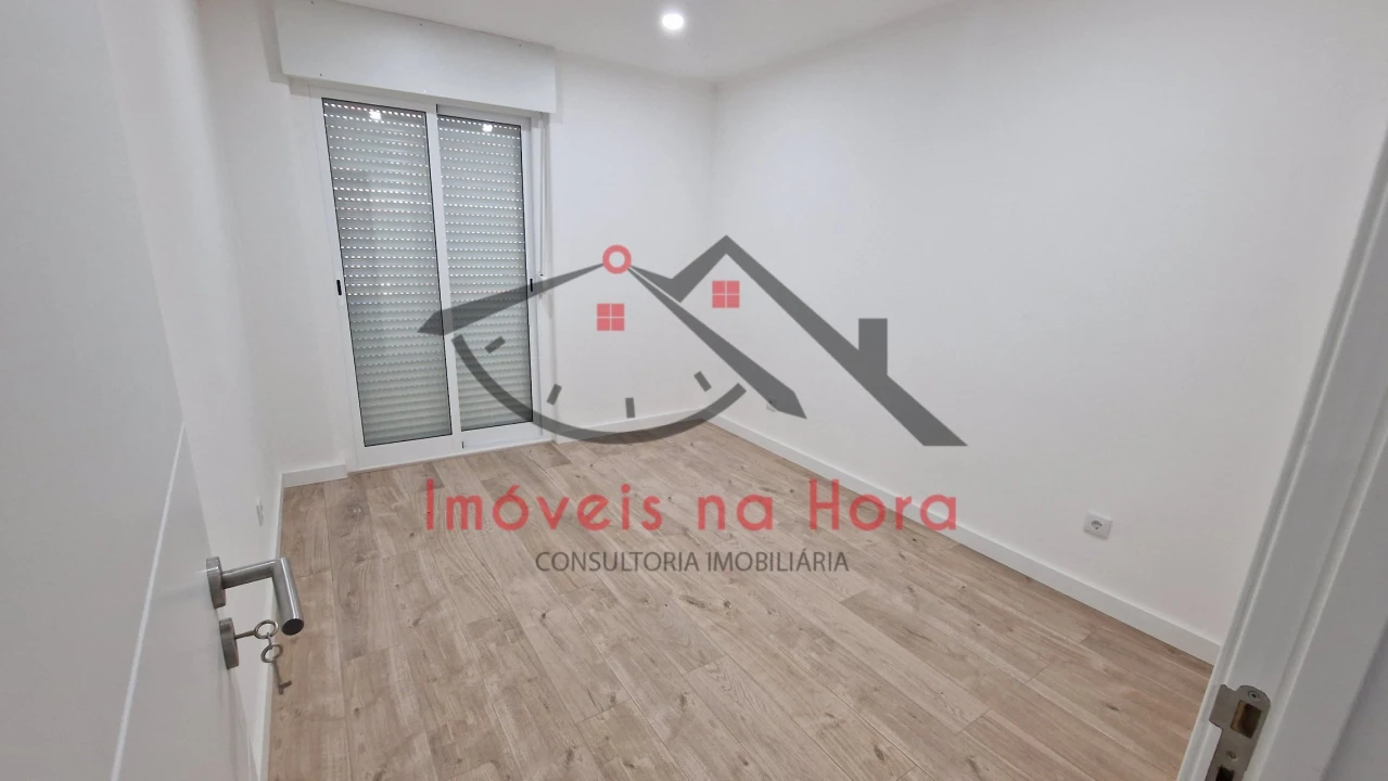 Apartamento T4 para Venda em Águas Livres Foto 20