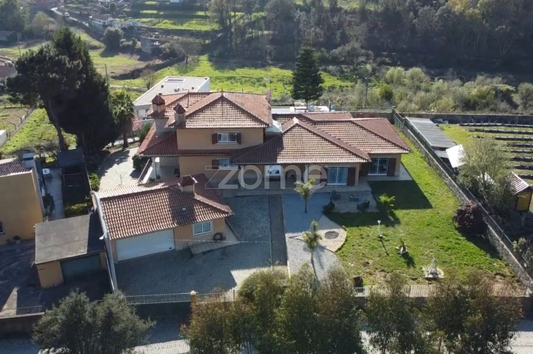 Moradia T4 para Venda em Água Longa Foto 3