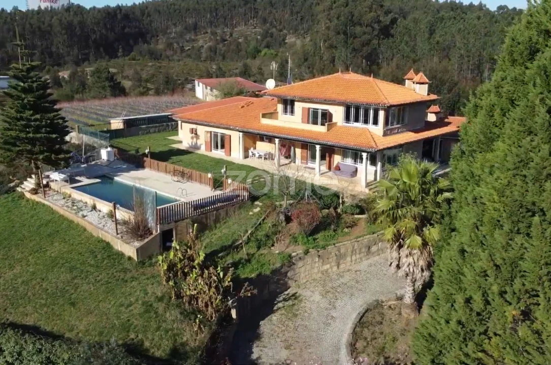 Moradia T4 para Venda em Água Longa Foto 20