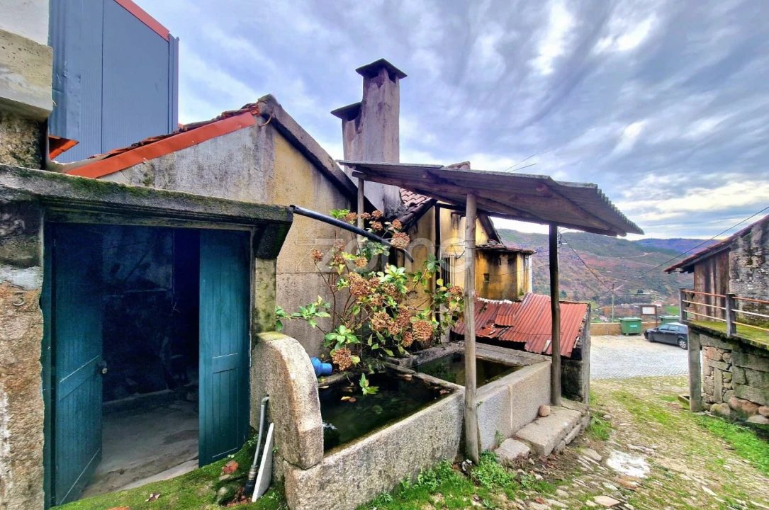 Moradia T4 para Venda em Cabril Foto 11