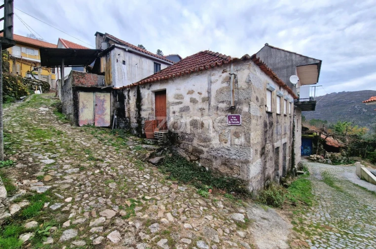 Moradia T4 para Venda em Cabril Foto 16