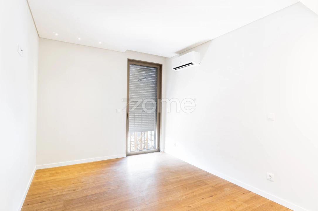 Apartamento T3 para Venda em Oliveira do Douro Foto 5