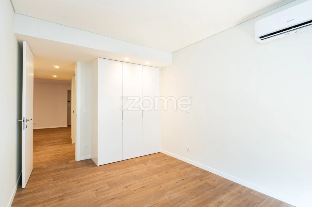 Apartamento T3 para Venda em Oliveira do Douro Foto 4