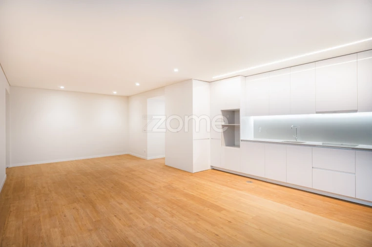 Apartamento T3 para Venda em Oliveira do Douro Foto 2
