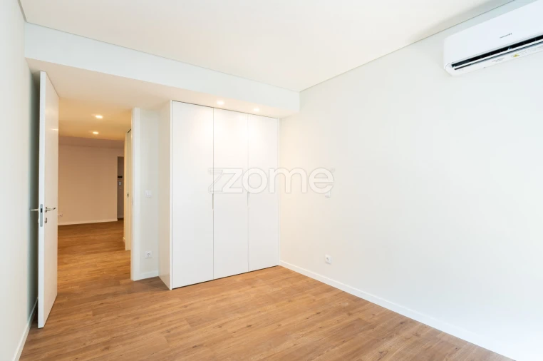 Apartamento T3 para Venda em Oliveira do Douro Foto 4