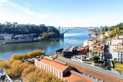 Moradia T4 para Venda em Lordelo do Ouro e Massarelos