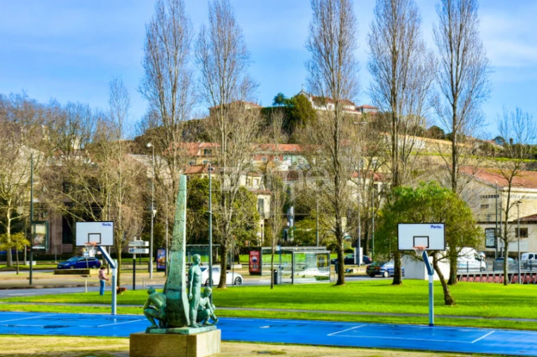 Terreno para Venda em Lordelo do Ouro e Massarelos Foto 18