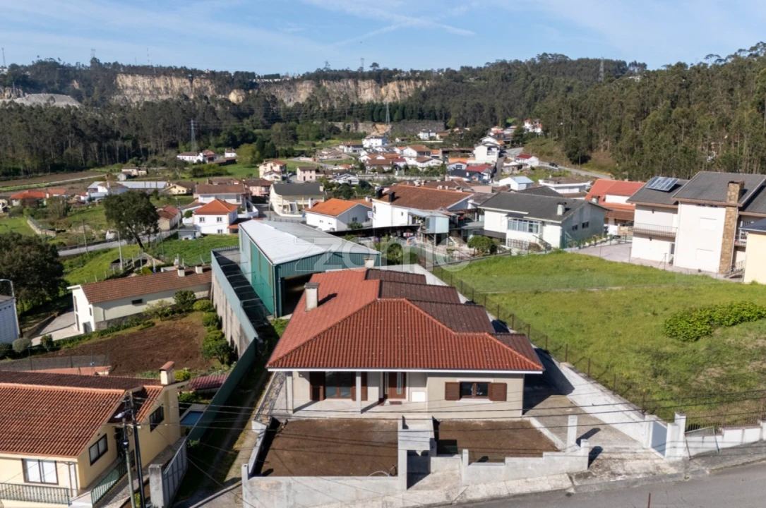 Moradia T3 para Venda em Caldas de São Jorge e Pigeiros Foto 1