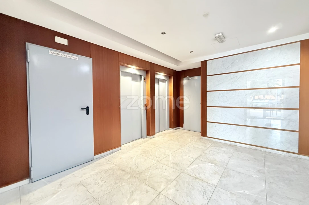 Apartamento T4 para Venda em Antas e Abade de Vermoim Foto 4